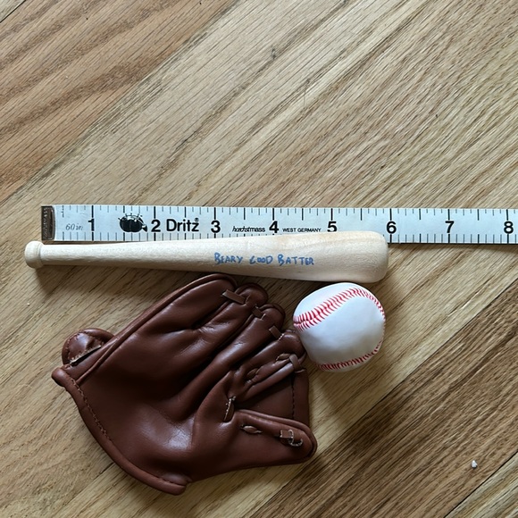 Build-A-Bear NY Yankees Uniform with Accessories - Picture 13 of 14